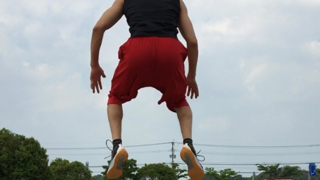 筋トレをしなくてもジャンプ力が高い人は、昔からよく飛んでいることが多い。飛ぶこと自体がトレーニングになって更にジャンプ力を高めていくの。