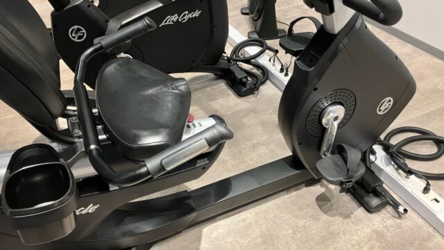 疲労回復にはアクティブレスト。エアロバイクは新聞読みながらでもできる効率的なアクティブレストです。