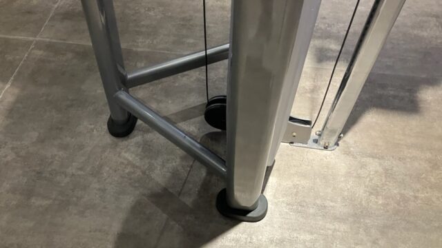 トレーニング尾セットが進んだり重量が増えると主動筋が疲れて、それを補うために他の筋肉を動員しようとする。 結果フォームが崩れる。骨盤の前傾が良い例
