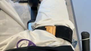 スナッチはグリップ時の手首の返しが重要。これがないと下半身の力がバーに伝わらない。
