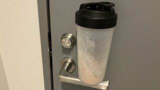 スナッチは色々考えすぎるより、小指と薬指にバーをひっかけてまっすぐ飛ぶ感じがしっくりくる。
