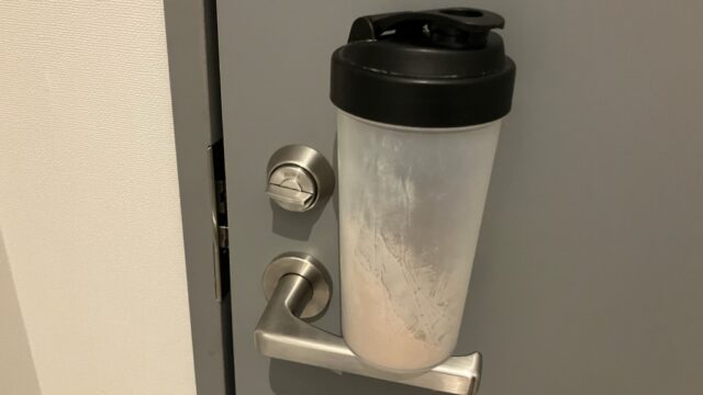 スナッチは色々考えすぎるより、小指と薬指にバーをひっかけてまっすぐ飛ぶ感じがしっくりくる。