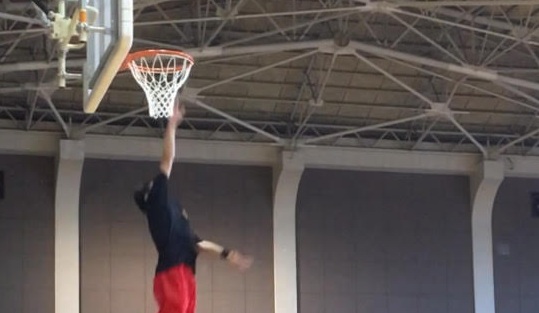 プロフィール画像　リングに向かって45歳オンオッサンが全力でジャンプしている。