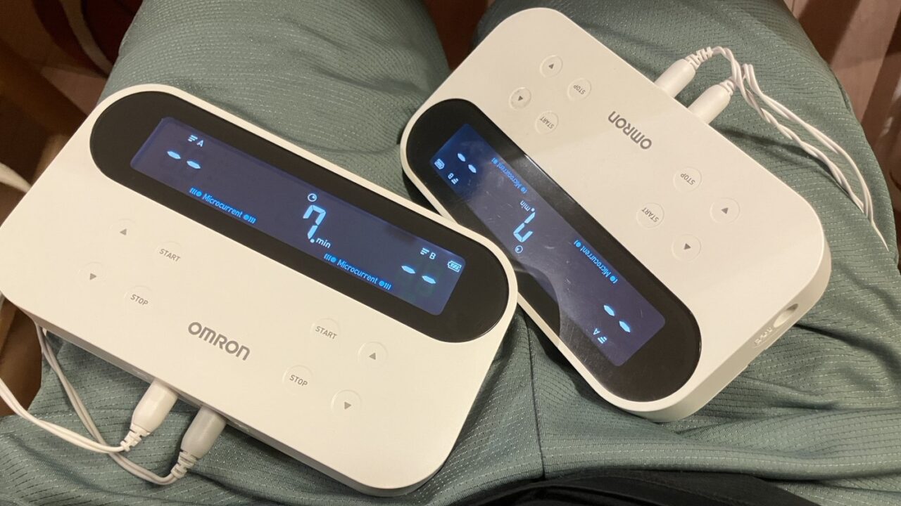 オムロンのマイクロカレント機能がある低周波治療器をもう一個買った